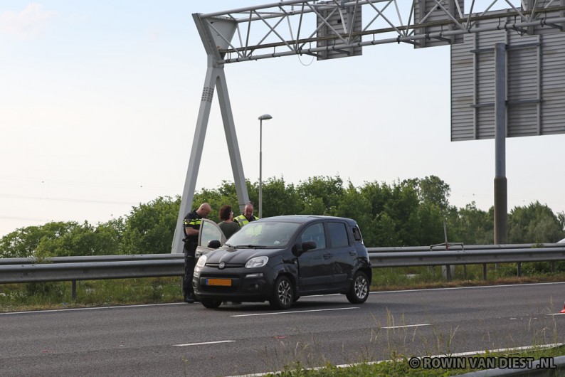 Lange file op A9 door ongeval op Rottepolderplein met auto en vrachtwagen
