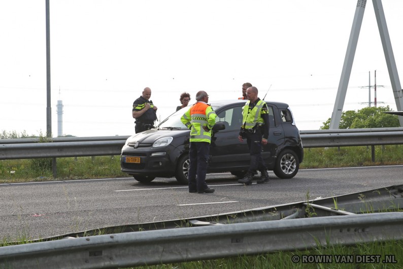 Lange file op A9 door ongeval op Rottepolderplein met auto en vrachtwagen