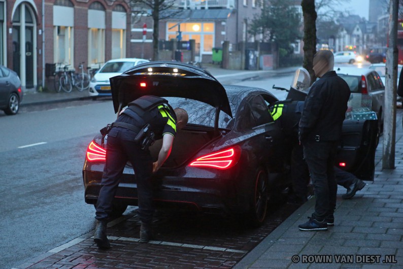 Massale politie-inzet na melding over ruzie met vuurwapen bij shoarmatent