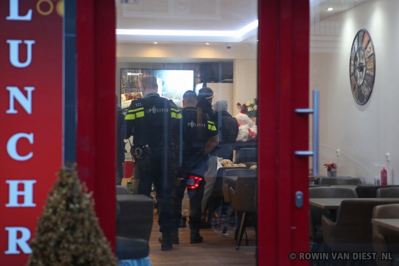 Massale politie-inzet na melding over ruzie met vuurwapen bij shoarmatent