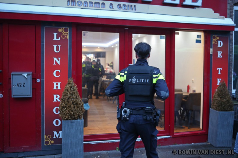 Massale politie-inzet na melding over ruzie met vuurwapen bij shoarmatent