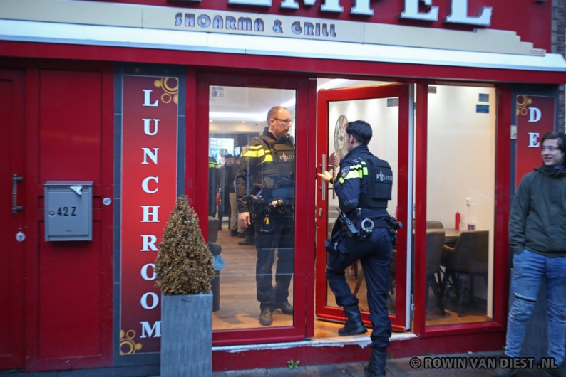 Massale politie-inzet na melding over ruzie met vuurwapen bij shoarmatent